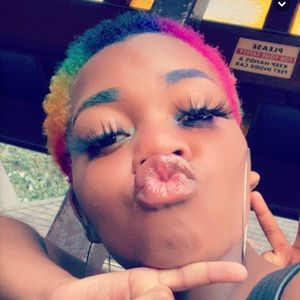 Meet your Posher, Carin